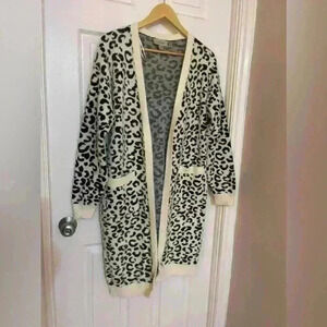 Charlie  Paige leopard fuzzy open front cardigan sweater size s/m
